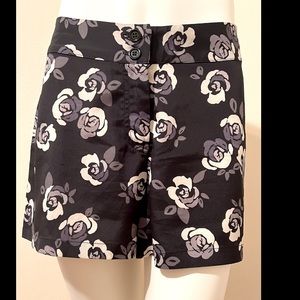 New Grace Elements floral shorts - Size M